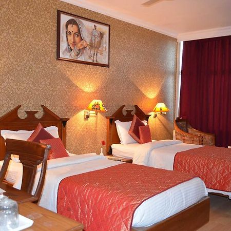 Hotel Grand Sartaj New Delhi Exterior photo