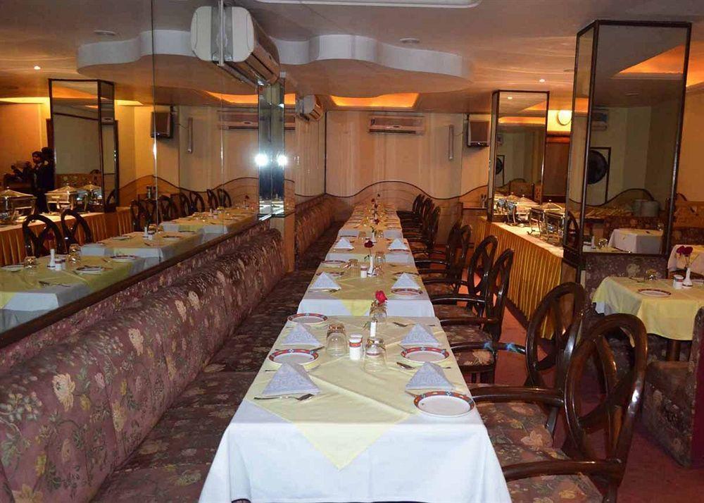 Hotel Grand Sartaj New Delhi Exterior photo