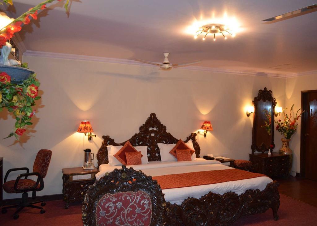 Hotel Grand Sartaj New Delhi Room photo
