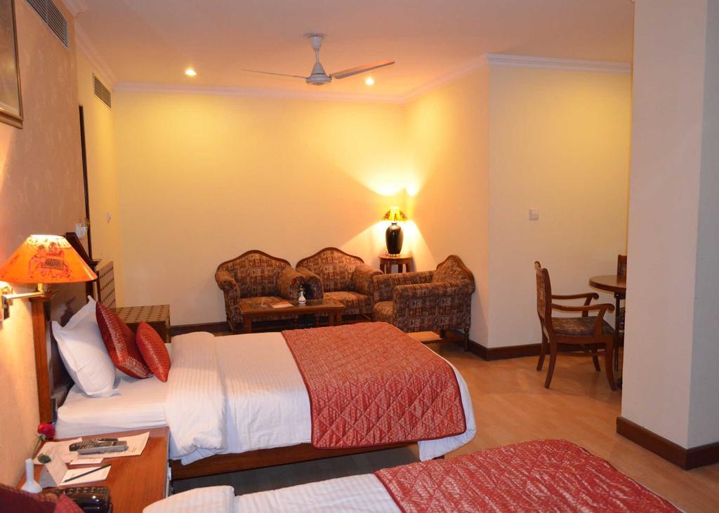 Hotel Grand Sartaj New Delhi Exterior photo