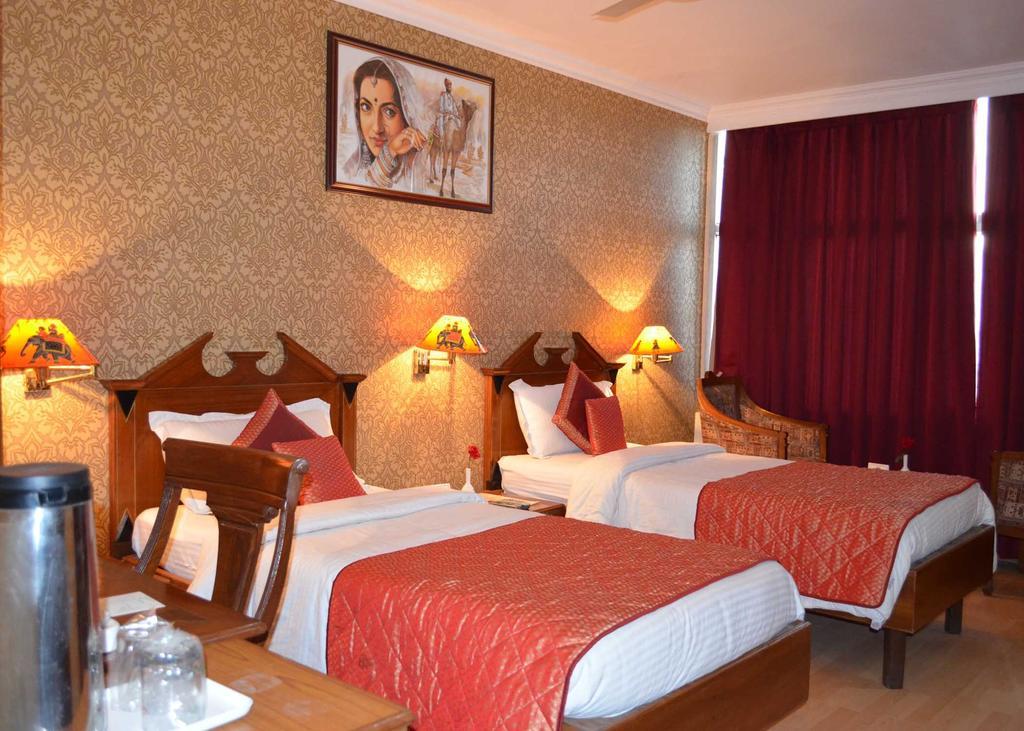 Hotel Grand Sartaj New Delhi Exterior photo